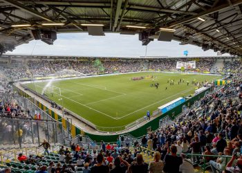 Jol en Lentze bieden 10 miljoen voor ADO-stadion en drie parkeerplaatsen