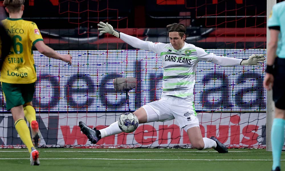 Nuchtere doelman Wentges glundert na debuut: ‘Het voelt geweldig’