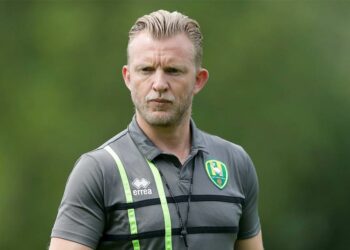 Dirk Kuijt leidt eerste training van ADO in voorbereiding op nieuw seizoen