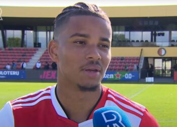 ADO huurt rechtsback Denzel Hall van Feyenoord