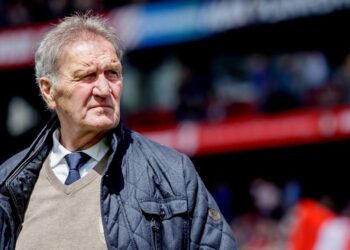 Lex Schoenmaker viert 75e verjaardag in ziekenhuis