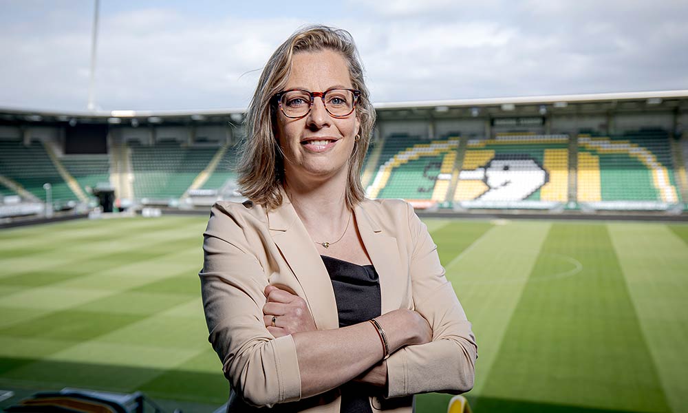 Wie is Natascha van Grinsven, de nieuwe algemeen directeur van ADO? ‘Ze kan hard zijn, maar heeft ook haar menselijke kant’