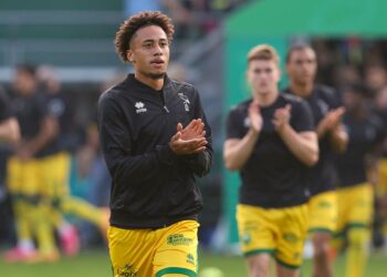 Tyrese Asante tijdens de warming up tegen Roda JC