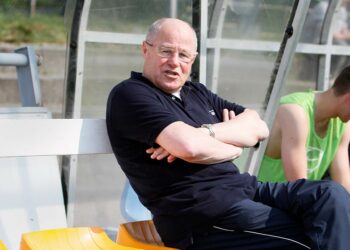 Oud-trainer Rinus Israël overleden