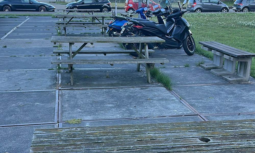 Hart voor Den Haag wil nieuwe picknickbanken voor supportershome ADO