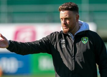 Assistent-trainer Levi Schwiebbe langer bij ADO Den Haag